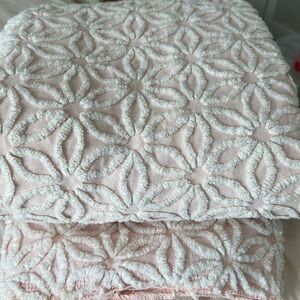 Vintage Hofmann textiles baby pink daisy chenille bedspread queen 100% cotton